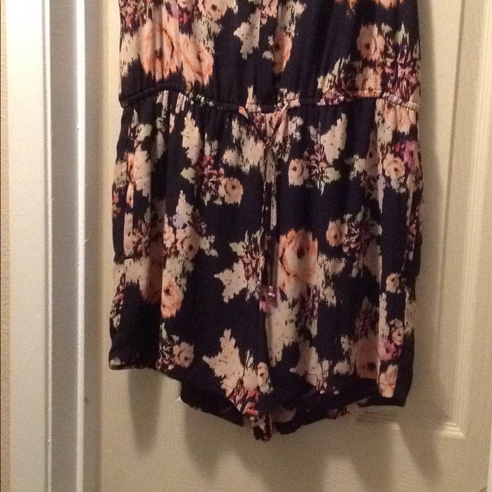 Romper - Picture 3 of 4